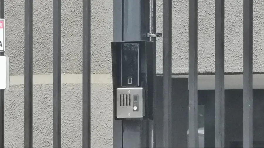 Instalación de Videoportero para Edificios y Condominios en Santiago | Nosteal 6 Nosteal instalacion de sistema de videoportero para empresas en santiago