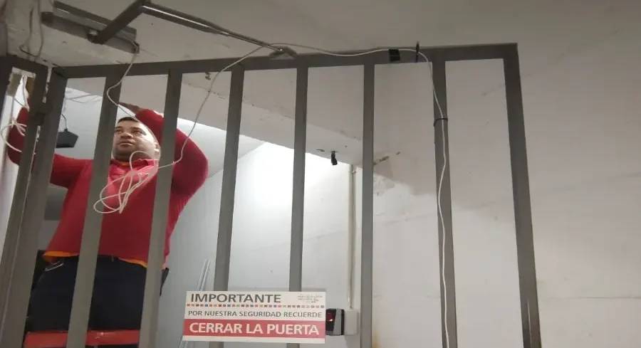Ciclo de instalacion de control de acceso biometrico automatizado