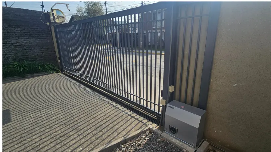 Instalación de Portones Automáticos para Comunidades y Empresas en Santiago 2 Nosteal automatizacion de portones para comunidades y empresas en santiago