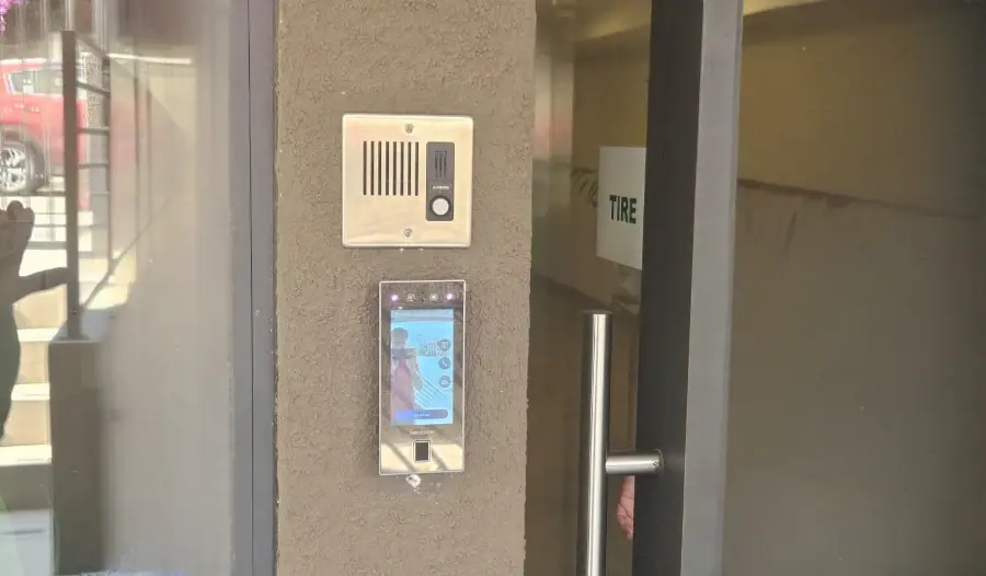 Control de Acceso con Reconocimiento Facial: Proyecto Exitoso en Edificio Isa Manuel Montt, Providencia 7 Nosteal control de acceso facial