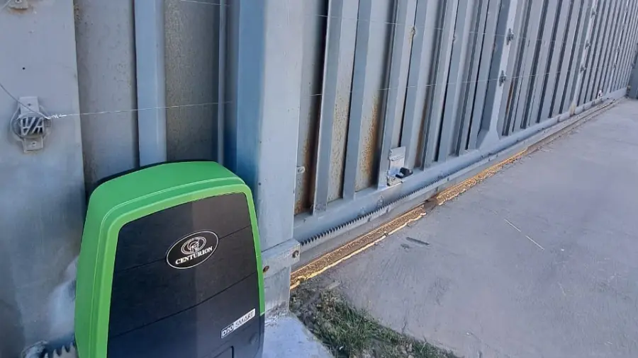 Instalación de Portones Automáticos para Comunidades y Empresas en Santiago 6 Nosteal instalacion de motor centurion para porton electrico