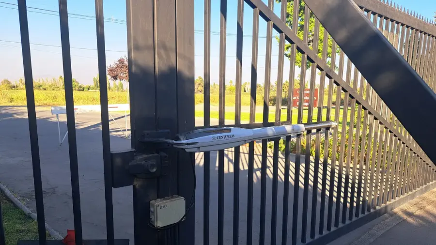 Instalación de Portones Automáticos para Comunidades y Empresas en Santiago 4 Nosteal instalacion de porton corredizo o batiente en santiago