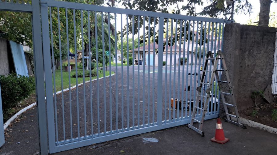 Instalación de Portones Automáticos para Comunidades y Empresas en Santiago 5 Nosteal instalacion de portones electricos con control de acceso en chile