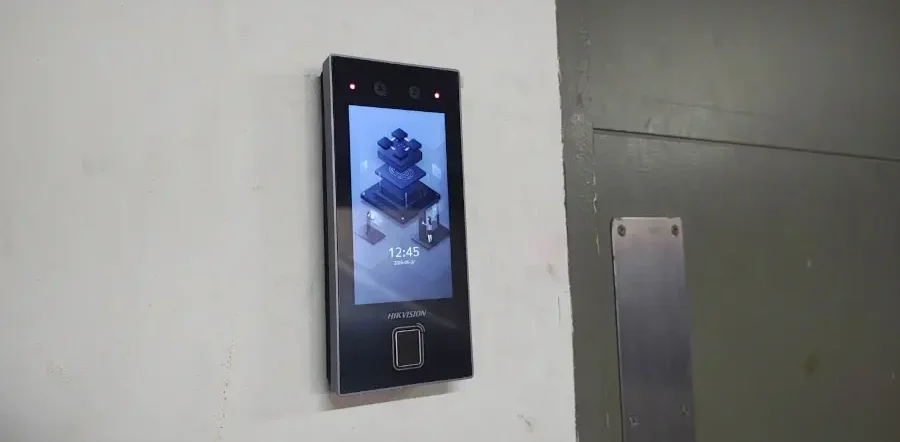 Control de Acceso con Reconocimiento Facial: Proyecto Exitoso en Edificio Isa Manuel Montt, Providencia 8 Nosteal seguridad electronica en edificios de santiago de Chile