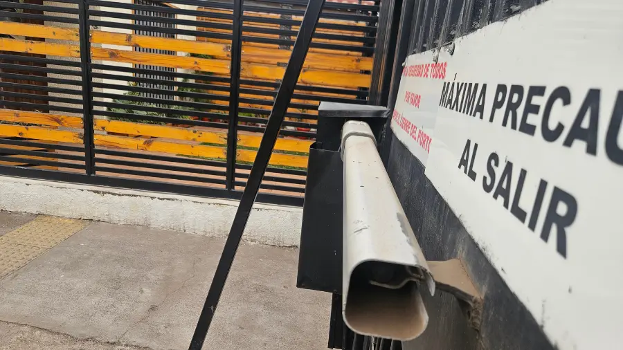 mantenimiento de portones batientes de edificios en Macul